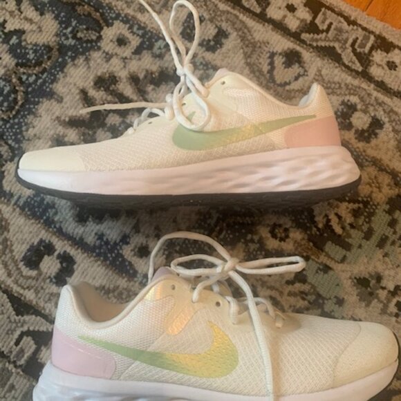Nike Big Kid Revolution 6 Sustainable Running Shoes in White/Pink/Green - Picture 5 of 5